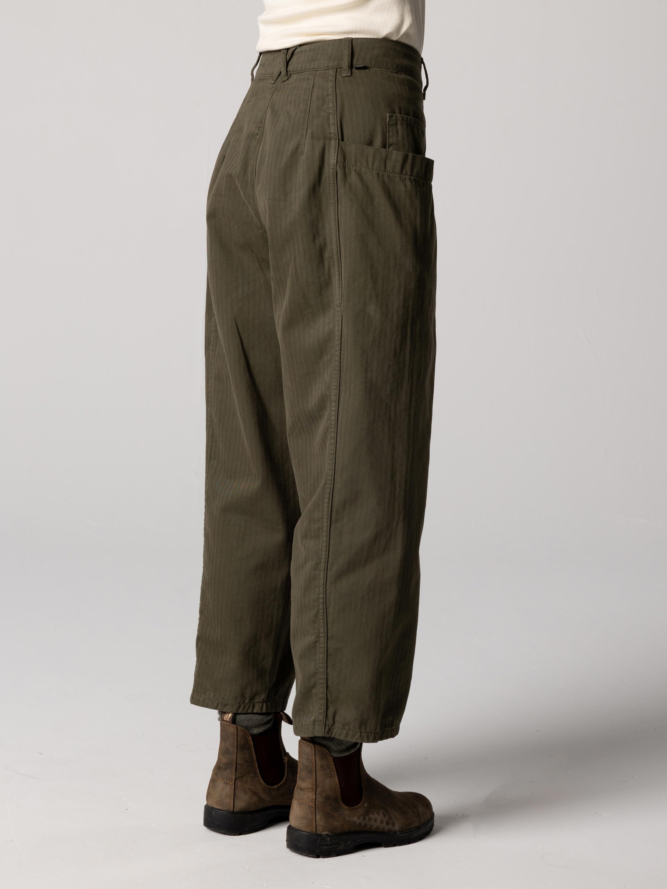 Organic Cotton Barrel Trouser in Olive - Croft
