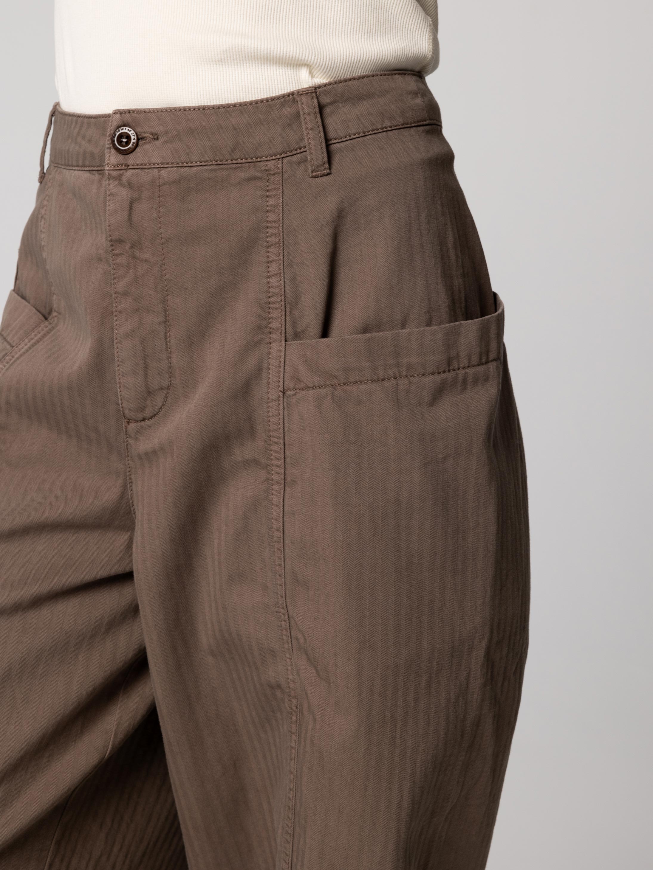 Organic Cotton Barrel Trouser in Brown - Croft