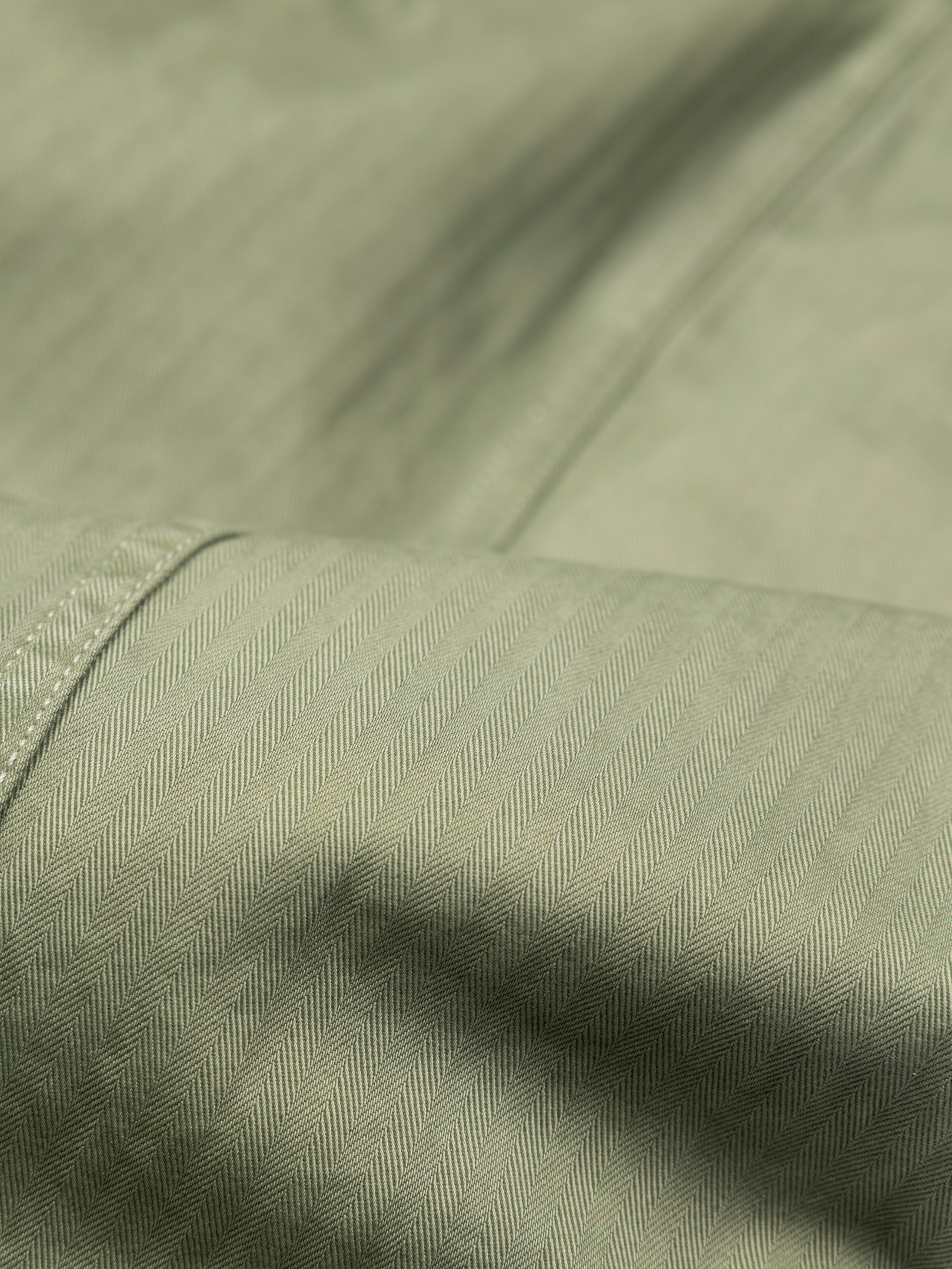 Organic Cotton Barrel Trouser in Bayleaf Green - Croft