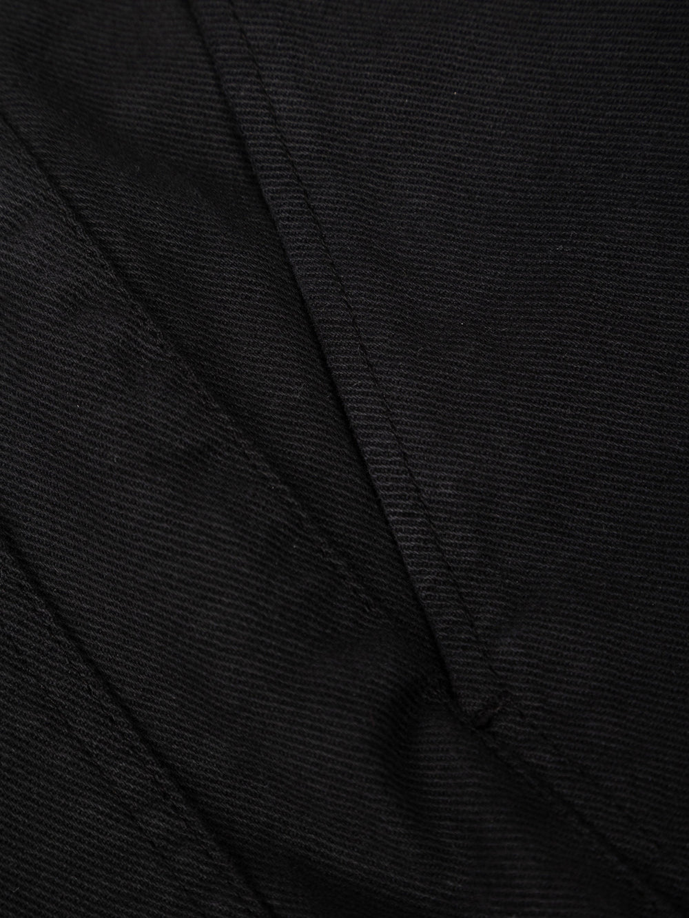 Yarrel Canvas Short in Black