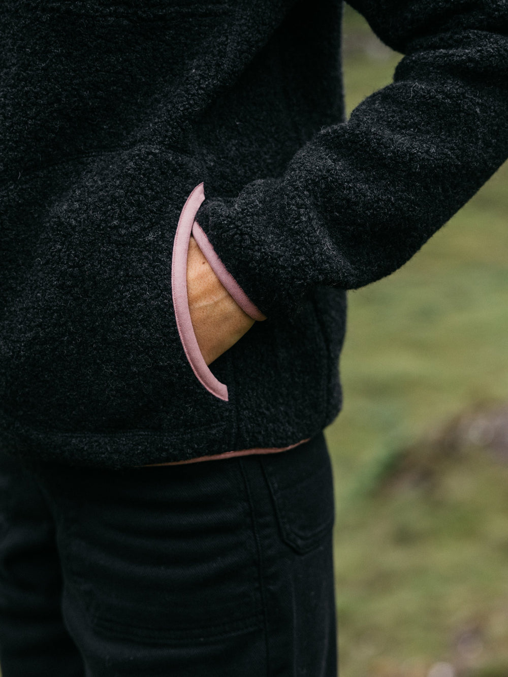 Recycled Wool 1/4 Zip Fleece in Raven Black - Hegen